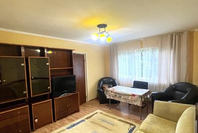 Apartament cu 3 camere semidecomandat, mobilat în Tomis Nord
