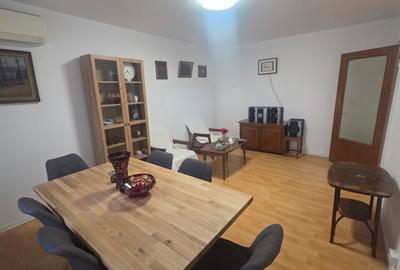 Apartament cu 3 camere decomandat în Ozana