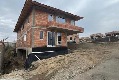 0% Comision, Duplex D+P+E calitativ peste medie, Dambu Rotund - 2