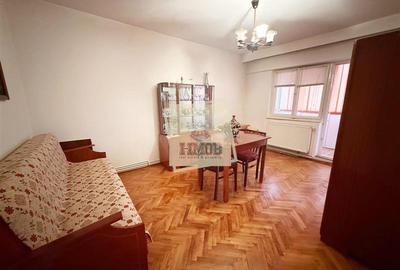 Apartament cu 4 camere decomandat, mobilat în Vasile Aaron