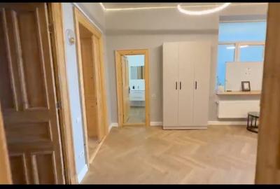 Apartament cu 5 camere decomandat în Peninsula