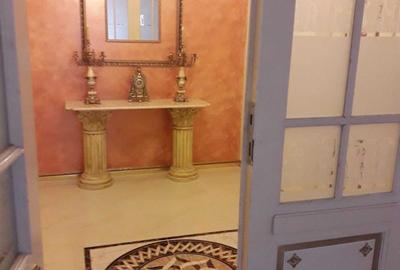 Piata Universitatii-Batistei: curte proprie 25mp - 5