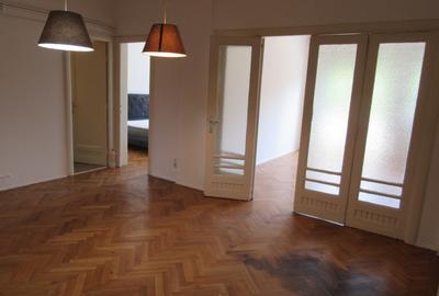 Apartament cu 3 camere semidecomandat, mobilat în Calea Victoriei