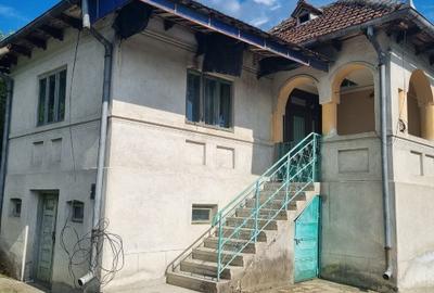 Casă individuală cu 4 camere în Barcanele