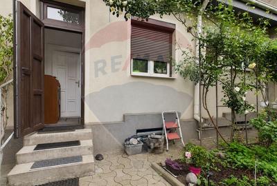 Vila generoasa cu 5 camere si curte, de vanzare in zona 13 Septembrie - 15