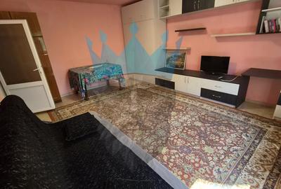 Apartament cu 3 camere decomandat, mobilat în Doamna Ghica
