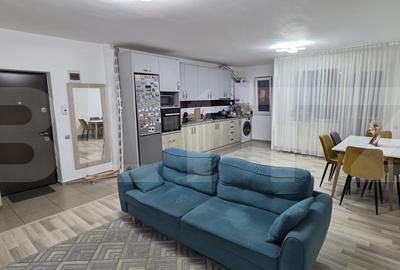 Apartament cu 2 camere semidecomandat, mobilat în Florești