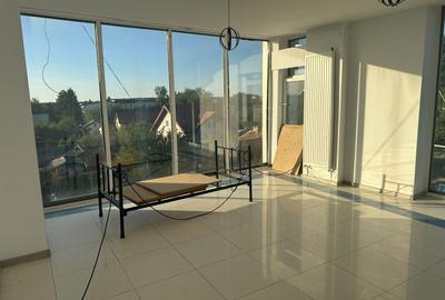 Apartament cu 3 camere decomandat, mobilat în Central