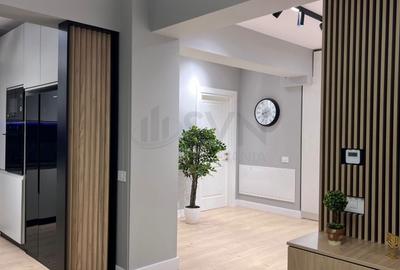 Apartament cu 4 camere decomandat în Sisești