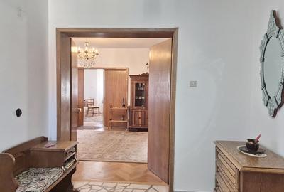 Vila cu 2 apartamente spatioase si teren de 670 mp. - 7