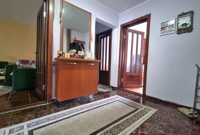 Mioriței, colț cu Banca Națională- Apartament 3 camere decomandate - 2