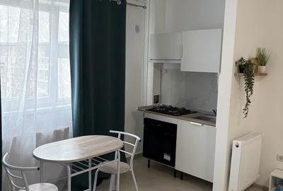 Garsoniera / semidecomandata / centrala proprie / AC / 34 mp / Tineretului 53 - 5
