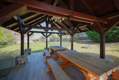 De vânzare pensiune cu restaurant, teren 4.750 mp – Băile 1 Mai - 9