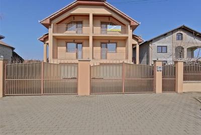 Casa mare cu etaj si 12 camere la principala in Fantanele - 1