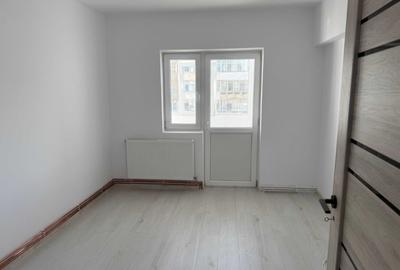 Etaj 3/10 - 2 camere decomandat - renovat - bloc pe cadre - Dacia - 6