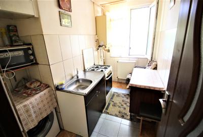Apartament cu 3 camere semidecomandat în Micro 19