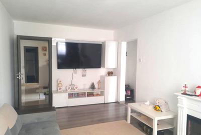 Apartament cu 4 camere decomandat, mobilat în Lujerului