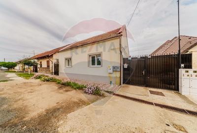 Casă  cu doua camere de închiriat în zona Parneava - 1