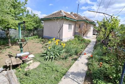 Casa paianta locuibila. Teren 1772 mp, desch. 30 ml. Asfalt, curent, apa, canal. - 1
