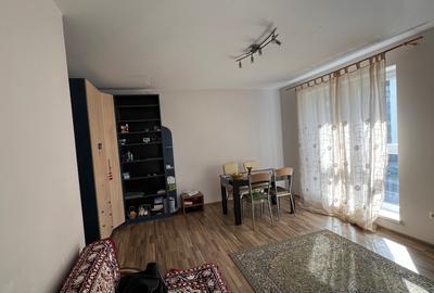Apartament cu 2 camere decomandat, mobilat în Tractorul