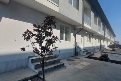 Apartament cu 3 camere decomandat în Dobroești