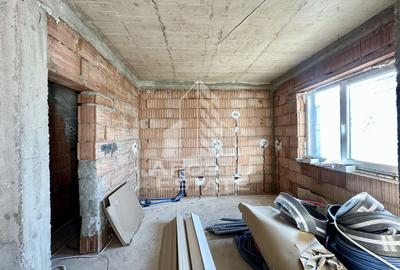 Jumatate de duplex de vanzare cu 5 camere despartit prin garaj - 5