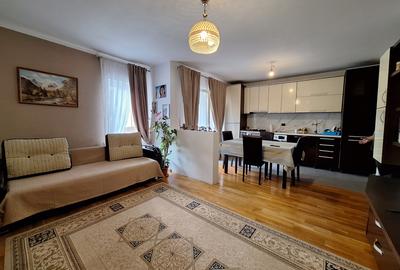 Apartament cu 3 camere semidecomandat, mobilat în Florești