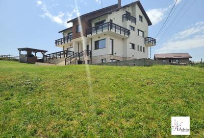 Vila Cu Panorama De Vanzare In Fundata - 1