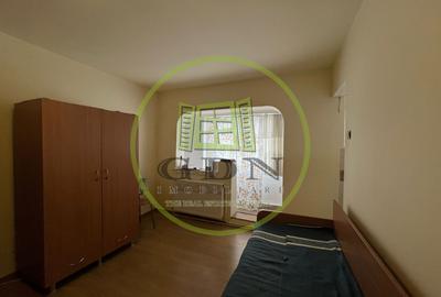 Garsonieră decomandată, mobilată în Valea Aurie