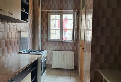 Dristor, 3 camere, 5 minute metrou, 450 euro, decomandat, bloc anvelopat - 18