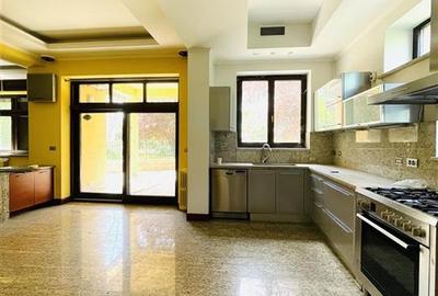 VANZARE VILA 8 CAMERE 652 mp teren zona Sisesti Sector 1 - 8