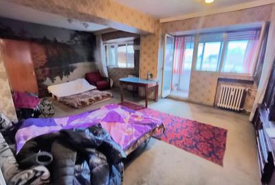 Apartament cu 4 camere decomandat în Iancului