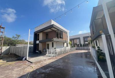 Casă individuală cu 5 camere în Berceni