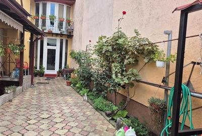 Casa 4 camere + spatiu comercial 55 mp, zona centrala - 1