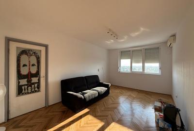 Apartament cu 3 camere semidecomandat în Complex Studențesc