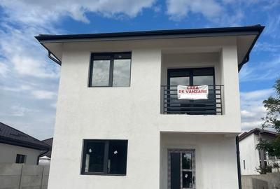 Casă cu 3 camere în Glina