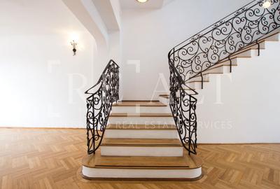 Casă cu 8 camere în Floreasca