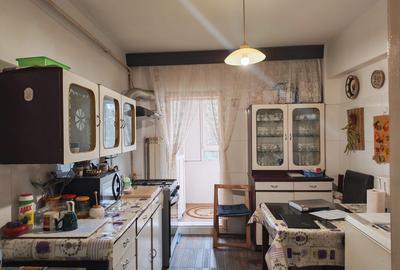 Apartament cu 3 camere decomandat, mobilat în Energiei