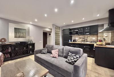 Apartament cu 2 camere decomandat, mobilat în Central