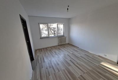 Apartament 3 camere, etajul 1/4, zona Mircea cel Batran - 2