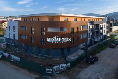 Apartament cu 3 camere decomandat în Tractorul