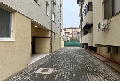 Apartament cu 3 camere decomandat în Est