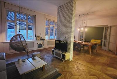 Apartament cu 3 camere semidecomandat, mobilat în Central