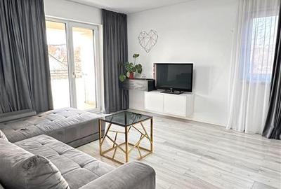 Apartament cu 3 camere decomandat în Nicolina