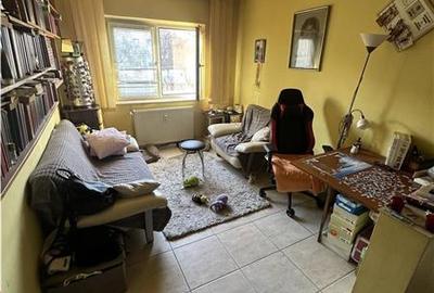 Apartament cu 3 camere semidecomandat, mobilat în Mircea cel Bătrân