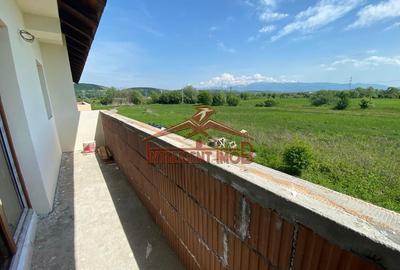 Duplex 4 camere, 150 mp curte libera in Selimbar COMISION 0% - 9