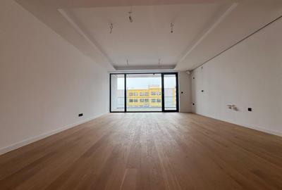 Apartament cu 3 camere semidecomandat în Floreasca