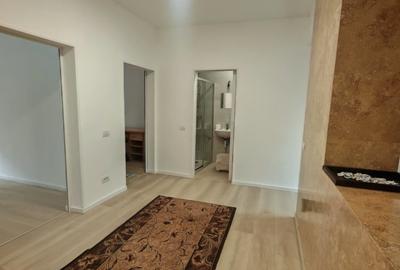 Apartament cu 3 camere semidecomandat în Centrul Civic