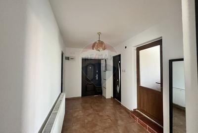 Casă / Vilă cu 3 camere de vânzare - 15