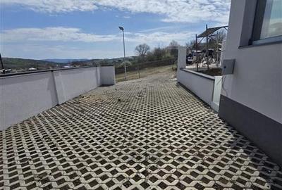 Proprietate exclusivista, cu vedere spre lac, zona Aroneanu Sorogari - 9